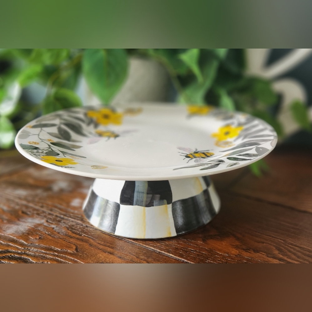 NEW! Black&white checked bee riser / stand!